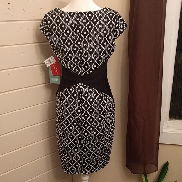 NWT Structured black and white geometric dress - Picture 2 of 7